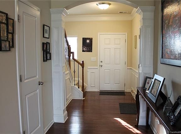 2nd image of 2028 Waverly Ct