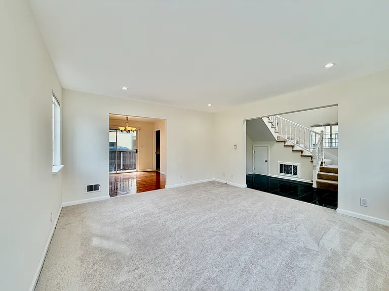 712 Prospect Row — Photo 6