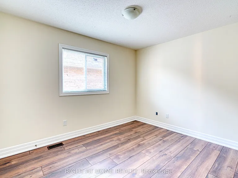 17 Mercury Ave — Photo 30