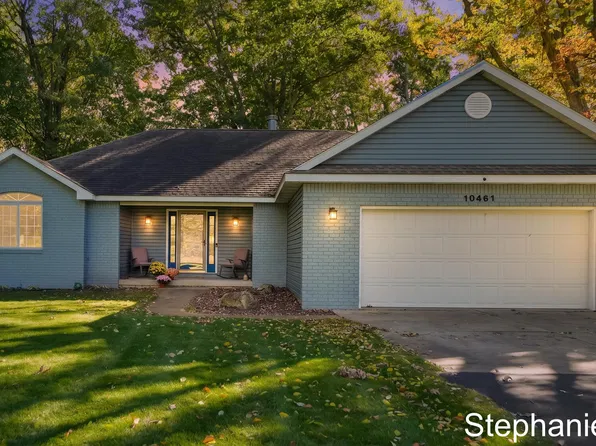 10461 Valley Ct, Stanwood, MI 49346