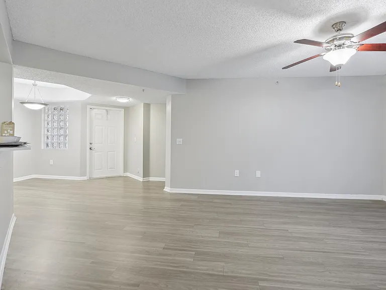 Pembroke Pines Landings Apartments — Photo 15