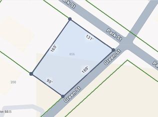 806 Park St, Williamston, NC 27892