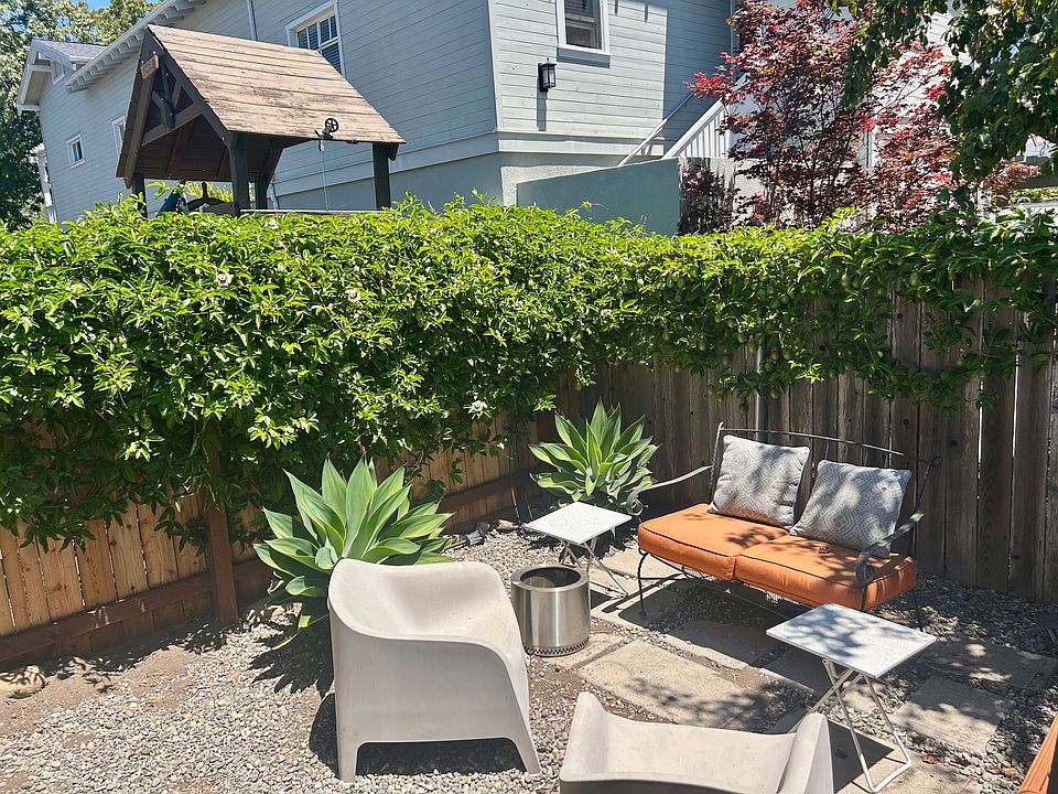 Yard (furniture not included)