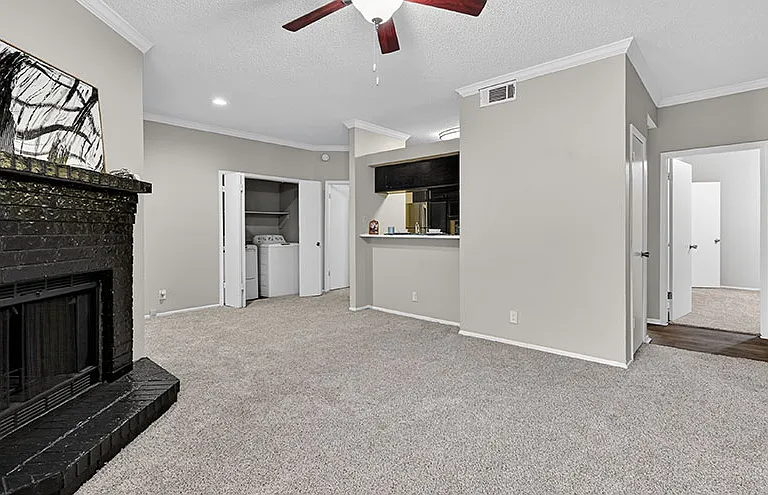 The Versailles Apartments — Photo 11