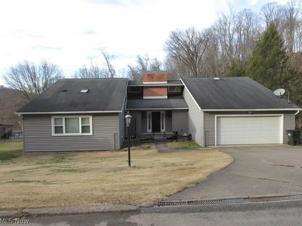 33 Mound Mnr, Saint Marys, WV 26170