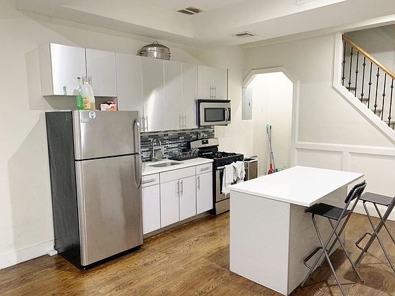 2nd image of 522 Evergreen Ave #3