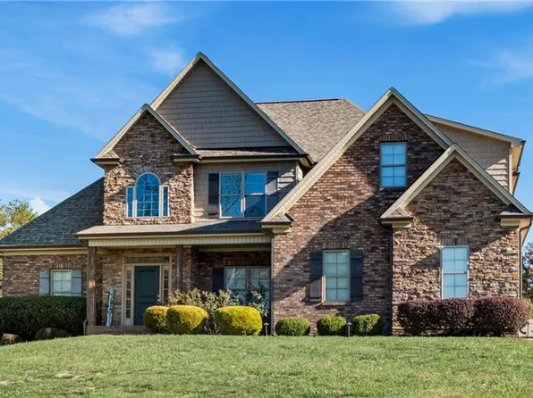 350 Centenary Ridge Dr, Clemmons, NC 27012