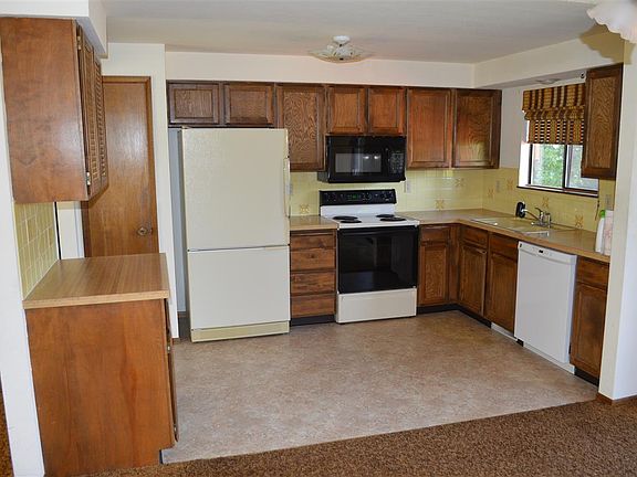 5th image of 5704 S Pittsburg St