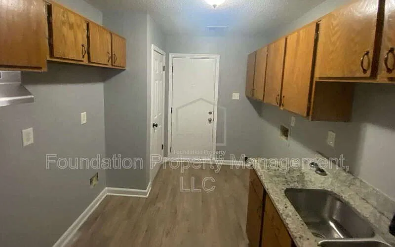2 bed, 1.0 bath, 975 sqft, $1,025 — Photo 4