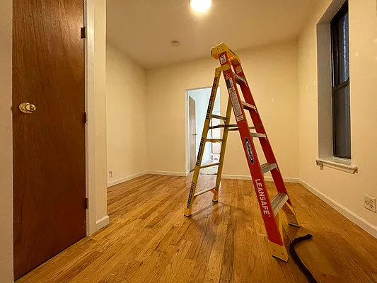 Rented by HOLTON REAL ESTATE INC. | media 4