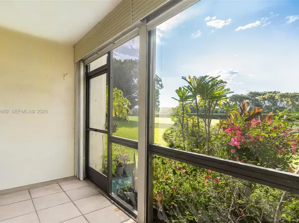 9820 S Hollybrook Lake Dr APT 106, Pembroke Pines, FL 33025