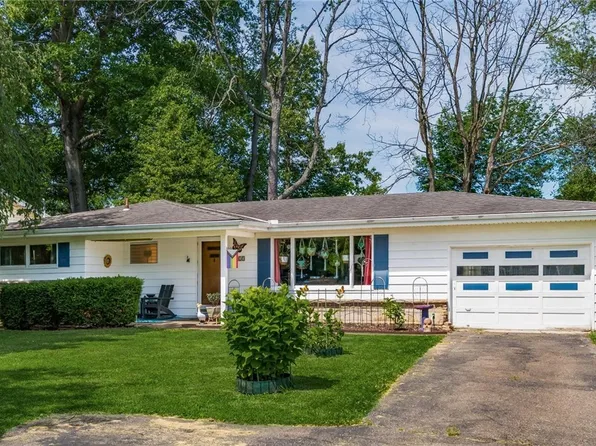 2525 Geneva Dr, Zanesville, OH 43701