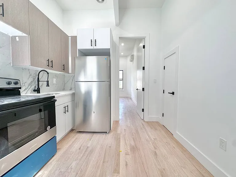 1518 Jefferson Ave #1R — Photo 2