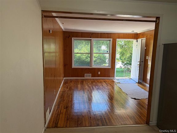 4th image of 748 Doane Avenue