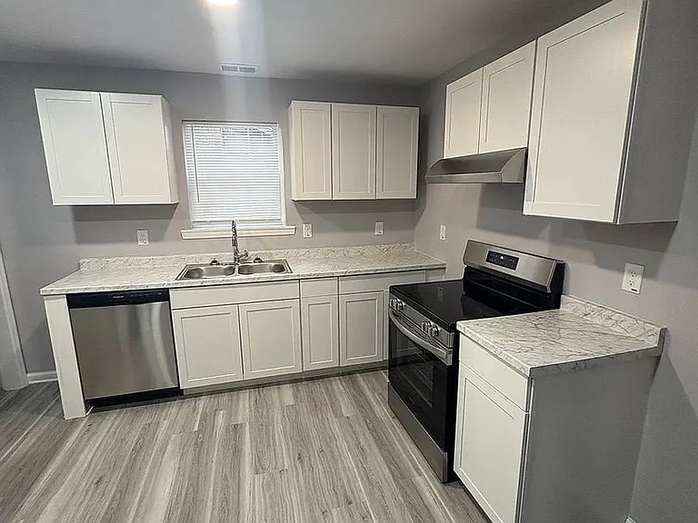 1637 Pinedale Cir NW — Photo 3