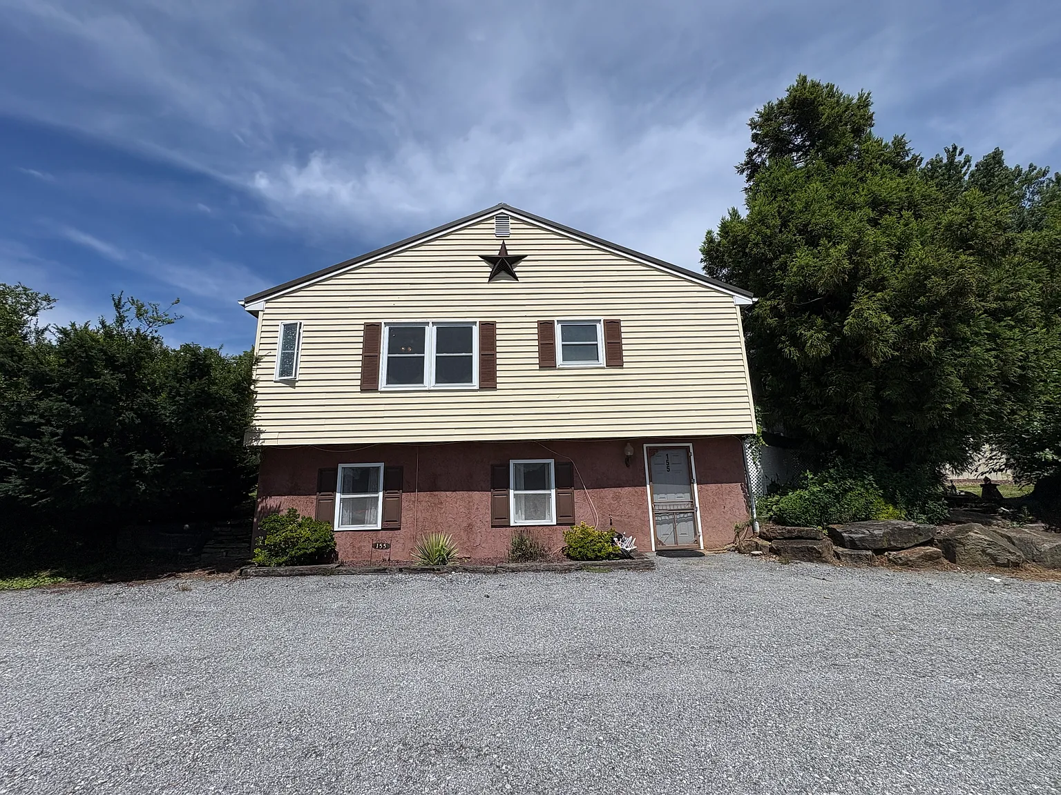 3 bed, 2.0 bath, 2066 sqft, $1,795 — Photo 1