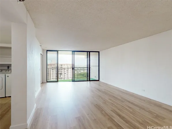 98-351 Koauka Loop APT C1702, Aiea, HI 96701