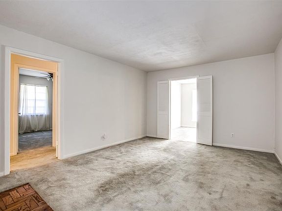 4th image of 3106 Lakewood Dr