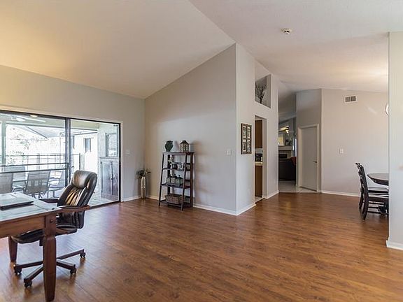 3rd image of 1007 Jackson Creek Ct