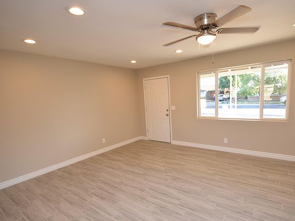 5th image of 3030 W Larkspur Dr
