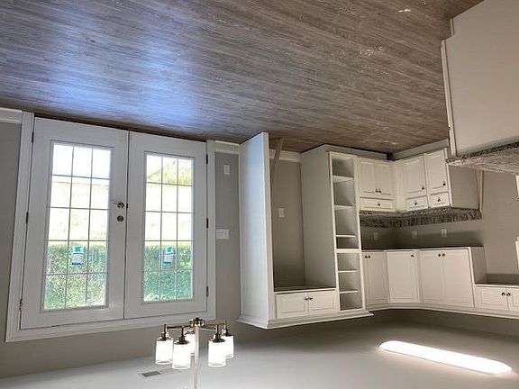 4th image of 110 Fox Tail Ln