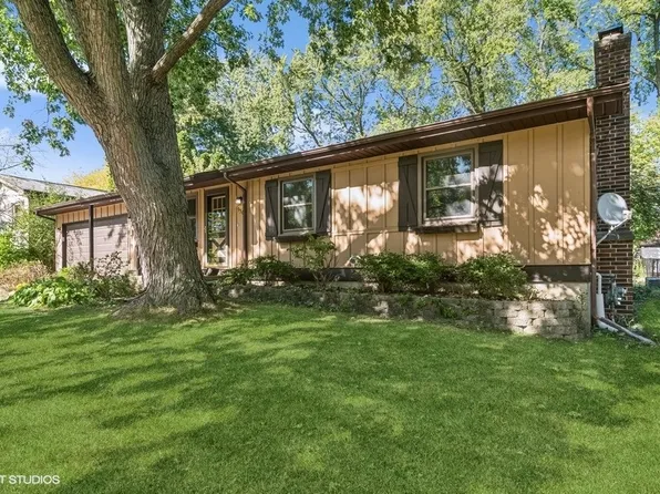 950 Glencoe Ter, Lake Zurich, IL 60047