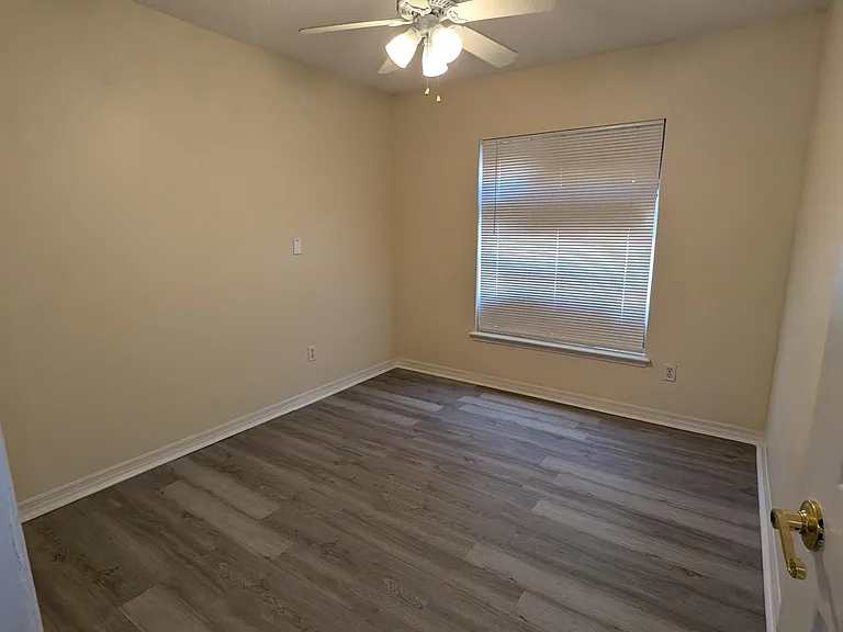 404 San Gabriel St — Photo 10