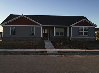 135 Tamarack Ln, Highland, IL 62249