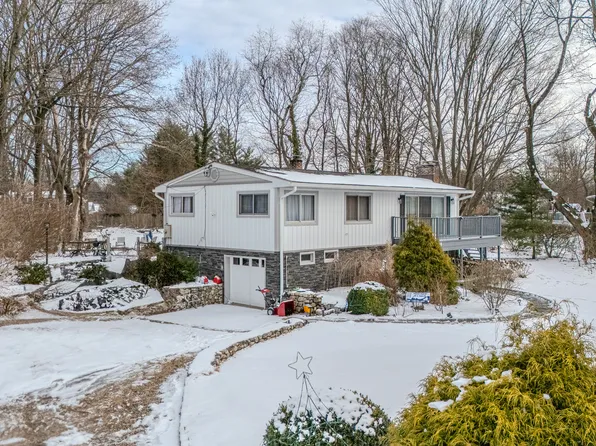 8 Stonecrop Road, Norwalk, CT 06851