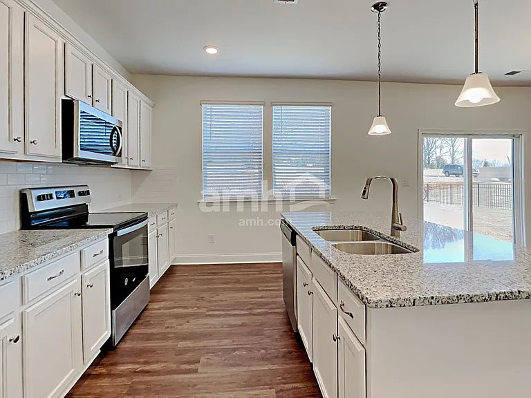 121 Hamilton Park Dr — Photo 4
