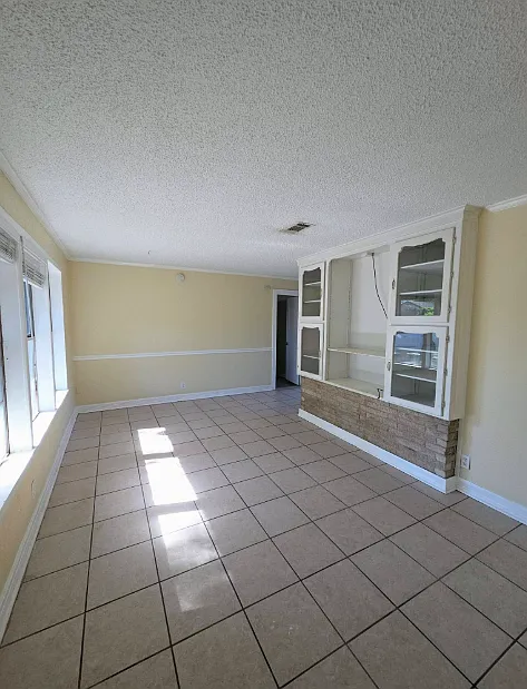 412 Azalea Avenue - 1 — Photo 4