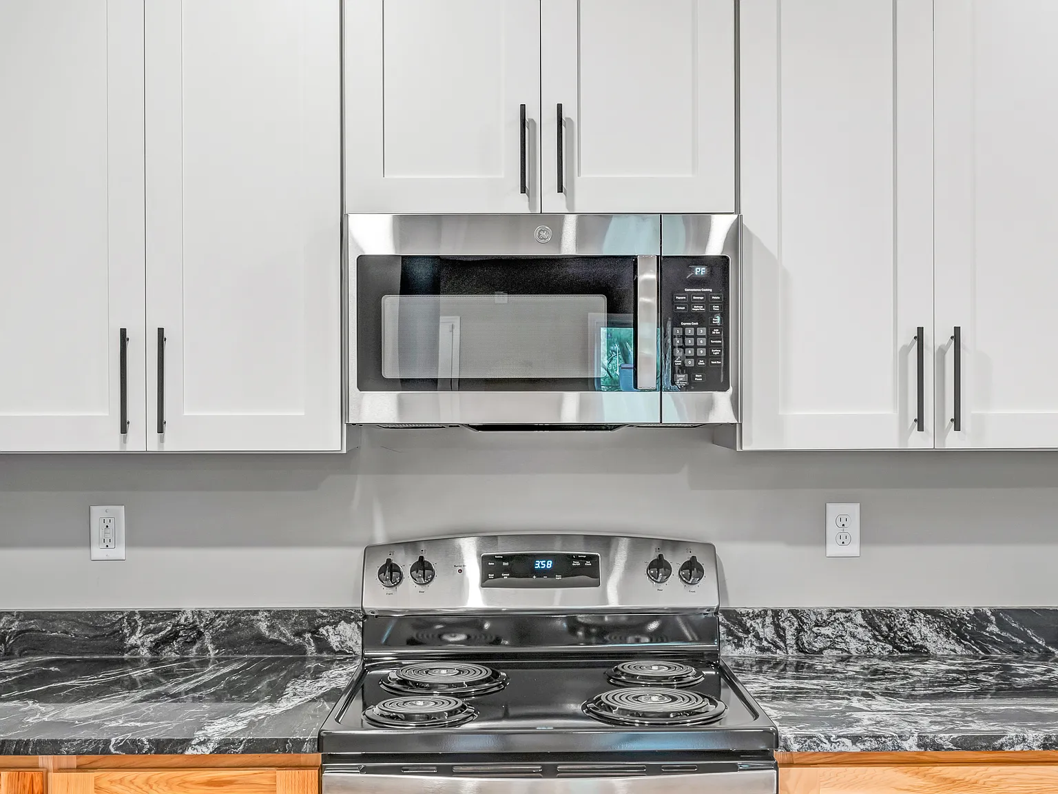 2 bed, 900 sqft, $1,365 — Photo 3