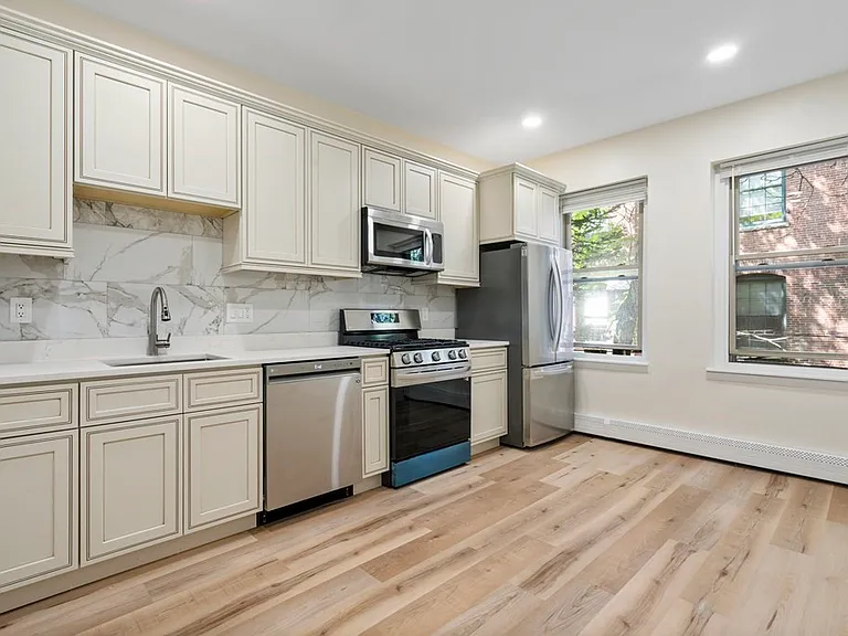 122 Union Park St #3 — Photo 1