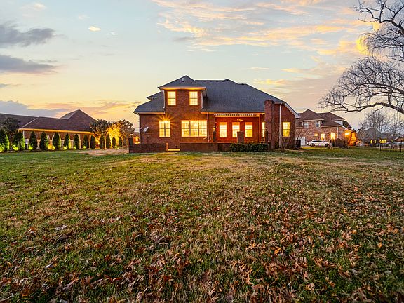 5th image of 2310 Higgins Ln
