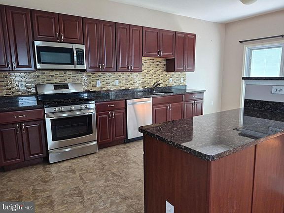 2nd image of 819 Gibbs Dr