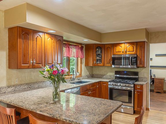 2nd image of 106 Wildwood Dr