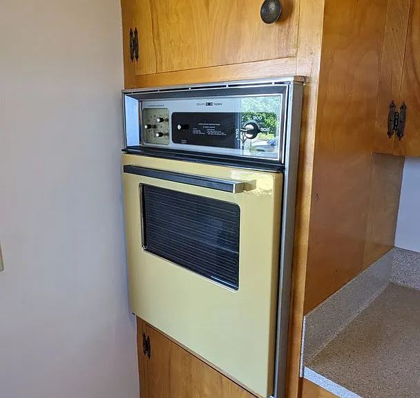 Bel Air Apartments — Photo 36