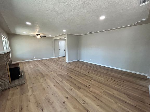 2nd image of 1404 Grape Ave