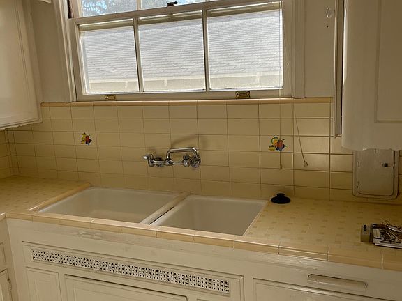 5th image of 1616 Fair Oaks Ave APT 5