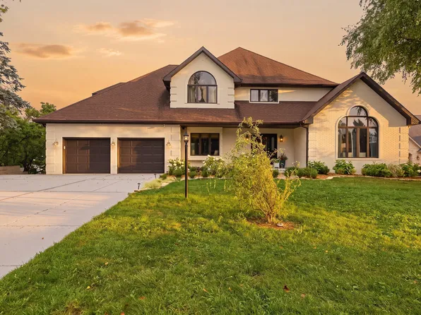 452 Scarborough Rd, Valparaiso, IN 46385