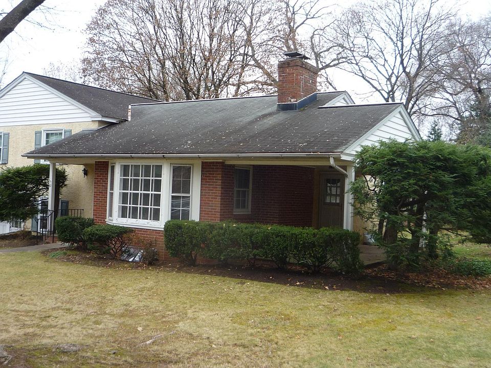 2nd image of 61 Meadow Ln