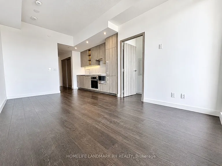 27 McMahon Dr #910 — Photo 4