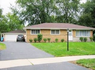 927 Lily Ct, Palatine, IL 60074