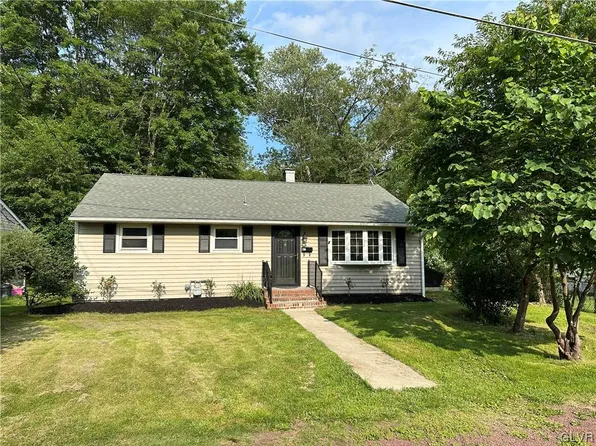 120 Hemlock Rd, Stroudsburg, PA 18360