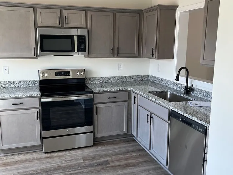1530 N Goodlett Grove Cv — Photo 3