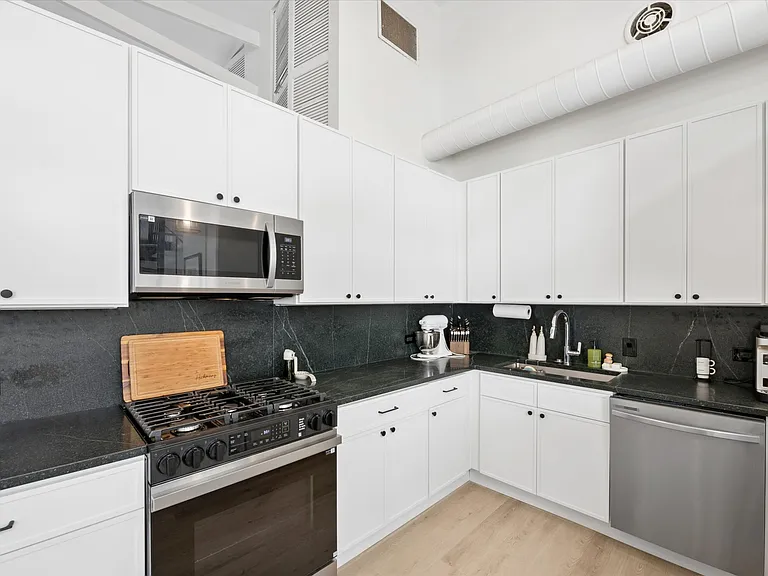 1000 W Diversey Pkwy #G — Photo 8