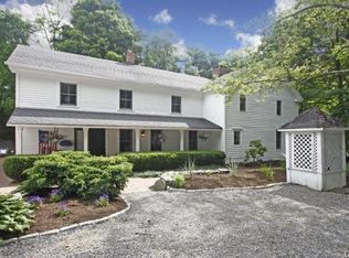 589 Edison Rd, Trumbull, CT 06611