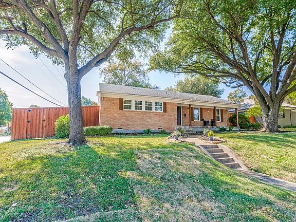 2nd image of 806 Knott Pl