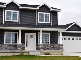 1102 Erik Rd, Cedar Falls, IA 50613