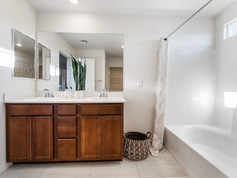 4327 W Gary Ave — Photo 22